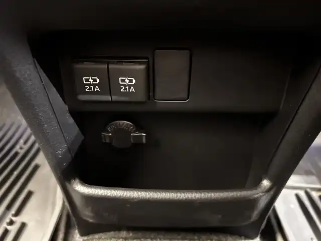 トヨタ ヴォクシー ZS 煌Ⅱ 愛媛県 2020(令2)年 3.8万km ホワイトパールクリスタルシャイン 純正10型ナビ/(Bluetooth/フルセグ)/バックカメラ/両側電動スライドドア/クルーズコントロール/ドライブレコーダー/衝突被害軽減ブレーキ/レーンキープアシスト/革シートカバー/ステアリングスイッチ/オートマチックハイビーム/オートライト/フォグランプ/サイドサンシェード/ドアバイザー/スペアキー/保証書、取扱説明書