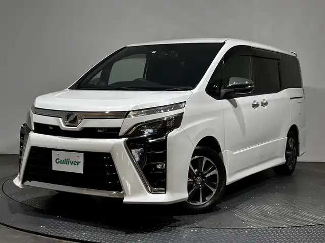 トヨタ ヴォクシー ZS 煌Ⅱ 愛媛県 2020(令2)年 3.8万km ホワイトパールクリスタルシャイン 純正10型ナビ/(Bluetooth/フルセグ)/バックカメラ/両側電動スライドドア/クルーズコントロール/ドライブレコーダー/衝突被害軽減ブレーキ/レーンキープアシスト/革シートカバー/ステアリングスイッチ/オートマチックハイビーム/オートライト/フォグランプ/サイドサンシェード/ドアバイザー/スペアキー/保証書、取扱説明書