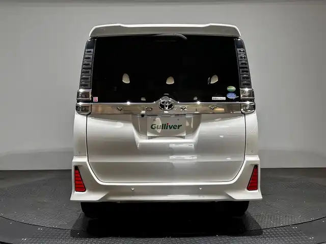 トヨタ ヴォクシー ZS 煌Ⅱ 愛媛県 2020(令2)年 3.8万km ホワイトパールクリスタルシャイン 純正10型ナビ/(Bluetooth/フルセグ)/バックカメラ/両側電動スライドドア/クルーズコントロール/ドライブレコーダー/衝突被害軽減ブレーキ/レーンキープアシスト/革シートカバー/ステアリングスイッチ/オートマチックハイビーム/オートライト/フォグランプ/サイドサンシェード/ドアバイザー/スペアキー/保証書、取扱説明書