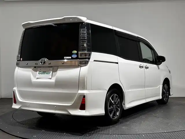 トヨタ ヴォクシー ZS 煌Ⅱ 愛媛県 2020(令2)年 3.8万km ホワイトパールクリスタルシャイン 純正10型ナビ/(Bluetooth/フルセグ)/バックカメラ/両側電動スライドドア/クルーズコントロール/ドライブレコーダー/衝突被害軽減ブレーキ/レーンキープアシスト/革シートカバー/ステアリングスイッチ/オートマチックハイビーム/オートライト/フォグランプ/サイドサンシェード/ドアバイザー/スペアキー/保証書、取扱説明書