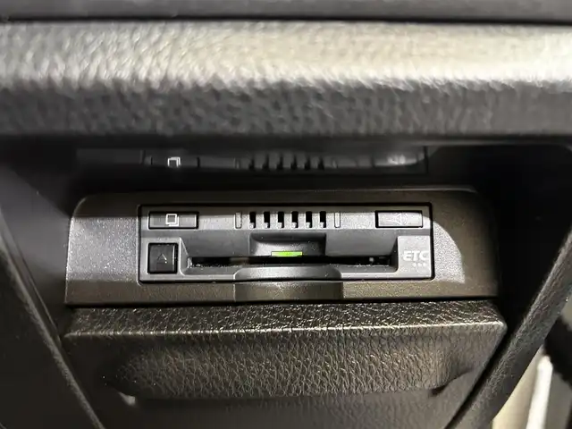 トヨタ ヴォクシー ZS 煌Ⅱ 愛媛県 2020(令2)年 3.8万km ホワイトパールクリスタルシャイン 純正10型ナビ/(Bluetooth/フルセグ)/バックカメラ/両側電動スライドドア/クルーズコントロール/ドライブレコーダー/衝突被害軽減ブレーキ/レーンキープアシスト/革シートカバー/ステアリングスイッチ/オートマチックハイビーム/オートライト/フォグランプ/サイドサンシェード/ドアバイザー/スペアキー/保証書、取扱説明書