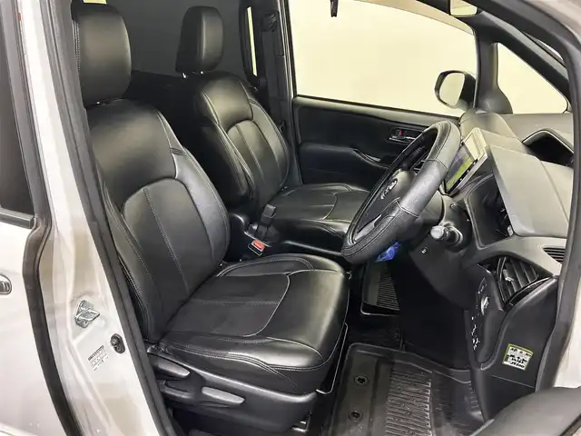 トヨタ ヴォクシー ZS 煌Ⅱ 愛媛県 2020(令2)年 3.8万km ホワイトパールクリスタルシャイン 純正10型ナビ/(Bluetooth/フルセグ)/バックカメラ/両側電動スライドドア/クルーズコントロール/ドライブレコーダー/衝突被害軽減ブレーキ/レーンキープアシスト/革シートカバー/ステアリングスイッチ/オートマチックハイビーム/オートライト/フォグランプ/サイドサンシェード/ドアバイザー/スペアキー/保証書、取扱説明書