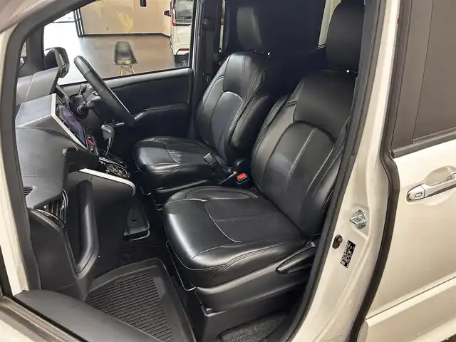 トヨタ ヴォクシー ZS 煌Ⅱ 愛媛県 2020(令2)年 3.8万km ホワイトパールクリスタルシャイン 純正10型ナビ/(Bluetooth/フルセグ)/バックカメラ/両側電動スライドドア/クルーズコントロール/ドライブレコーダー/衝突被害軽減ブレーキ/レーンキープアシスト/革シートカバー/ステアリングスイッチ/オートマチックハイビーム/オートライト/フォグランプ/サイドサンシェード/ドアバイザー/スペアキー/保証書、取扱説明書
