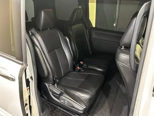 トヨタ ヴォクシー ZS 煌Ⅱ 愛媛県 2020(令2)年 3.8万km ホワイトパールクリスタルシャイン 純正10型ナビ/(Bluetooth/フルセグ)/バックカメラ/両側電動スライドドア/クルーズコントロール/ドライブレコーダー/衝突被害軽減ブレーキ/レーンキープアシスト/革シートカバー/ステアリングスイッチ/オートマチックハイビーム/オートライト/フォグランプ/サイドサンシェード/ドアバイザー/スペアキー/保証書、取扱説明書