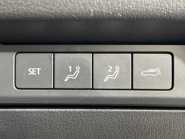 マツダ ＣＸ－３０ XD Lパッケージ 神奈川県 2020(令2)年 4.2万km チタニウムフラッシュマイカ マツダコネクト8.8型SDナビゲーション/CD DVD/フルセグ　Bluetooth　SD　HDMI/BOSEサウンドシステム/ i-ACTIVSENSE/360度セーフティパッケージ/360度ビューカメラ/ドライバーモニタリング/スマートブレーキサポート/AT誤発進抑制制御/レーダークルーズコントロール/前後パーキングセンサー/車線逸脱警報システム/レーンキープアシスト/ブラインドスポットモニタリング/接近車両検知/クルージングトラフィックサポート/パワーバックドア/革巻きステアリング/パドルシフト/ステアリングヒーター/レザーシート/運転席パワーシート/前席シートヒーター/プッシュスタート/前方ドライブレコーダー/アイドリングストップ/スマートキー/アダブティブLEDヘッドランプ/社外18インチアルミホイール/純正エンジンスターター