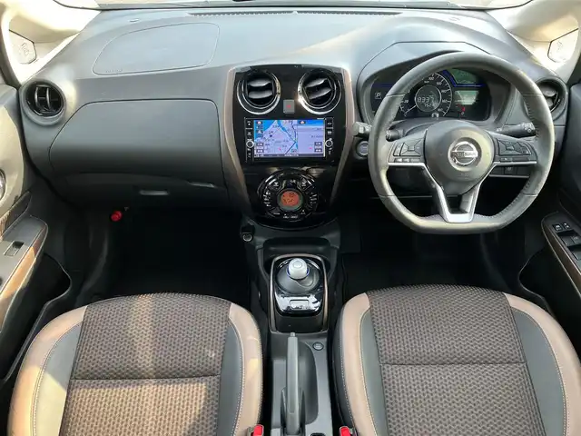 日産 ノート e－パワー メダリスト 静岡県 2018(平30)年 3.6万km ブリリアントホワイトパール エンジンスタートボタン/パワーステアリング/パワーウィンドウ/アイドリングストップ/スマートキー/オートエアコン/クルーズコントロール/ETC/全方位カメラ/純正メモリナビ（CD/DVD/BT/ワンセグ）/ドライブレコーダー前後/純正フロアマット/ハーフレザー/純正アルミホイール/ABS/横滑り防止装置/コーナーセンサー前後/レーンキープアシスト/オートライト/LEDヘッドライト/Wエアバック/衝突軽減システム/デジタルインナーミラー