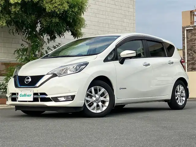 日産 ノート e－パワー メダリスト 静岡県 2018(平30)年 3.6万km ブリリアントホワイトパール エンジンスタートボタン/パワーステアリング/パワーウィンドウ/アイドリングストップ/スマートキー/オートエアコン/クルーズコントロール/ETC/全方位カメラ/純正メモリナビ（CD/DVD/BT/ワンセグ）/ドライブレコーダー前後/純正フロアマット/ハーフレザー/純正アルミホイール/ABS/横滑り防止装置/コーナーセンサー前後/レーンキープアシスト/オートライト/LEDヘッドライト/Wエアバック/衝突軽減システム/デジタルインナーミラー
