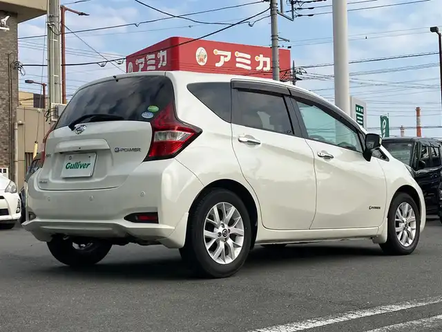 日産 ノート e－パワー メダリスト 静岡県 2018(平30)年 3.6万km ブリリアントホワイトパール エンジンスタートボタン/パワーステアリング/パワーウィンドウ/アイドリングストップ/スマートキー/オートエアコン/クルーズコントロール/ETC/全方位カメラ/純正メモリナビ（CD/DVD/BT/ワンセグ）/ドライブレコーダー前後/純正フロアマット/ハーフレザー/純正アルミホイール/ABS/横滑り防止装置/コーナーセンサー前後/レーンキープアシスト/オートライト/LEDヘッドライト/Wエアバック/衝突軽減システム/デジタルインナーミラー