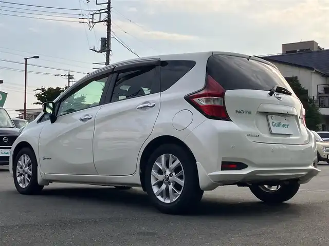 日産 ノート e－パワー メダリスト 静岡県 2018(平30)年 3.6万km ブリリアントホワイトパール エンジンスタートボタン/パワーステアリング/パワーウィンドウ/アイドリングストップ/スマートキー/オートエアコン/クルーズコントロール/ETC/全方位カメラ/純正メモリナビ（CD/DVD/BT/ワンセグ）/ドライブレコーダー前後/純正フロアマット/ハーフレザー/純正アルミホイール/ABS/横滑り防止装置/コーナーセンサー前後/レーンキープアシスト/オートライト/LEDヘッドライト/Wエアバック/衝突軽減システム/デジタルインナーミラー