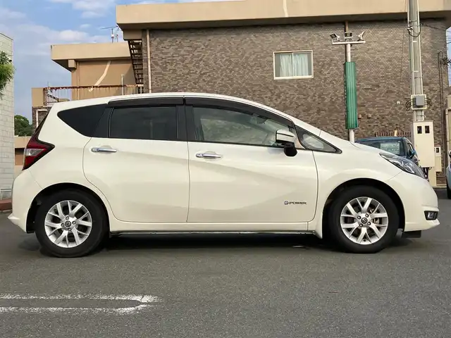 日産 ノート e－パワー メダリスト 静岡県 2018(平30)年 3.6万km ブリリアントホワイトパール エンジンスタートボタン/パワーステアリング/パワーウィンドウ/アイドリングストップ/スマートキー/オートエアコン/クルーズコントロール/ETC/全方位カメラ/純正メモリナビ（CD/DVD/BT/ワンセグ）/ドライブレコーダー前後/純正フロアマット/ハーフレザー/純正アルミホイール/ABS/横滑り防止装置/コーナーセンサー前後/レーンキープアシスト/オートライト/LEDヘッドライト/Wエアバック/衝突軽減システム/デジタルインナーミラー