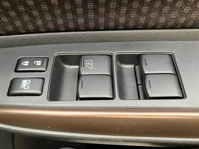 日産 ノート e－パワー メダリスト 静岡県 2018(平30)年 3.6万km ブリリアントホワイトパール エンジンスタートボタン/パワーステアリング/パワーウィンドウ/アイドリングストップ/スマートキー/オートエアコン/クルーズコントロール/ETC/全方位カメラ/純正メモリナビ（CD/DVD/BT/ワンセグ）/ドライブレコーダー前後/純正フロアマット/ハーフレザー/純正アルミホイール/ABS/横滑り防止装置/コーナーセンサー前後/レーンキープアシスト/オートライト/LEDヘッドライト/Wエアバック/衝突軽減システム/デジタルインナーミラー
