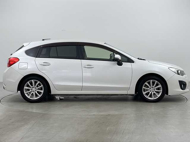 スバル インプレッサ スポーツ 2．0i アイサイト 道央・札幌 2013(平25)年 5.7万km サテンホワイトパール ・4WD/・寒冷地仕様/・アイサイト/・レーダークルーズコントロール/・ビルトインETC/・パドルシフト/・ドアミラーヒーター/・純正フロアマット/・HIDヘッドライト/・オートライト/・フォグランプ/・純正16インチAW