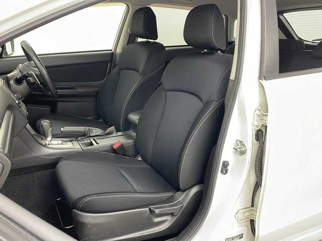 スバル インプレッサ スポーツ 2．0i アイサイト 道央・札幌 2013(平25)年 5.7万km サテンホワイトパール ・4WD/・寒冷地仕様/・アイサイト/・レーダークルーズコントロール/・ビルトインETC/・パドルシフト/・ドアミラーヒーター/・純正フロアマット/・HIDヘッドライト/・オートライト/・フォグランプ/・純正16インチAW