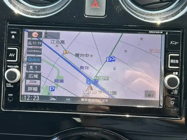 日産 ノート e－パワー メダリスト 東京都 2017(平29)年 1.6万km ブリリアントホワイトパール ワンオーナー/純正メモリーナビ/　フルセグTV/DVD/CD/Bluetooth/バックカメラ/エマージェンシーブレーキ/車線逸脱警報/ハーフレザーシート/前後ミラー型ドライブレコーダー/ETC/LEDヘッドライト/フォグランプ/オートライト/純正15インチアルミホイール/ステアリングスイッチ/革巻きステアリングスイッチ/ブラウン加飾付ピアノ調シフトパネル/ブラウン加飾付ピアノ調センタークラスター/アームレスト/プッシュスタート/スマートキー×2/電動格納ミラー/ウインカーミラー/横すべり防止/純正フロアマット/ドアバイザー
