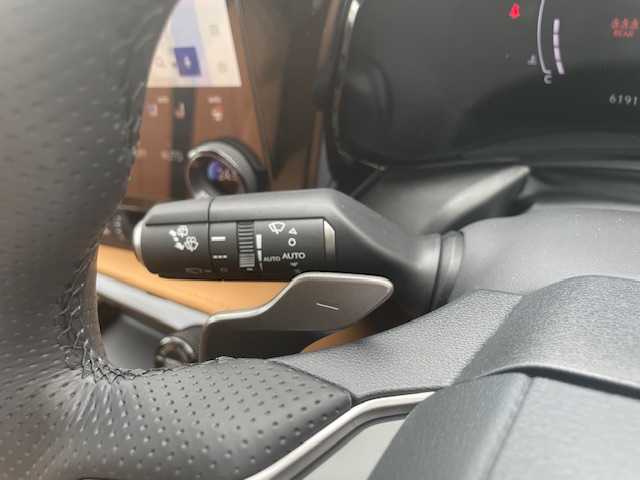 レクサス ＮＸ 350h Fスポーツ 三重県 2024(令6)年 0.7万km ホワイトノーヴァガラスフレーク メーカーオプション/・パノラマルーフ/・ルーフレール/・後席電動格納機能/・後席シートヒーター/・デジタルインナーミラー/セーフティシステムプラス/・プリクラッシュセーフティ/・レーンディパーチャーアラート/・レーントレーシングアシスト/・レーダークルーズコントロール/・ロードサインアシスト/・発進遅れ告知機能/・ドライバー異常時対応システム/・プロアクティブドライビングアシスト/・オートマチックハイビーム/・緊急時操舵支援/・フロントクロストラフィックアラート/・レーンチェンジアシスト/・アダプティブハイビームシステム/BSM/リモート機能付アドバンスドパーク/パーキングサポートブレーキ/1オーナー/TRDエアロ/TRDエアロダイナミクスミラーカバー/オレンジブレーキキャリパー/235/50R20インチ純正AW/3眼LEDヘッドランプ/純正14型DAプラス/【ナビ/フルセグ/BT/USB/Miracast】/パノラミックビューモニター/ビルトインETC/HUD/パワーバックドア/レザーシート/D/N席シートベンチレーション/全席シートヒーター/ステアリングヒーター/スマートキー/カードキー