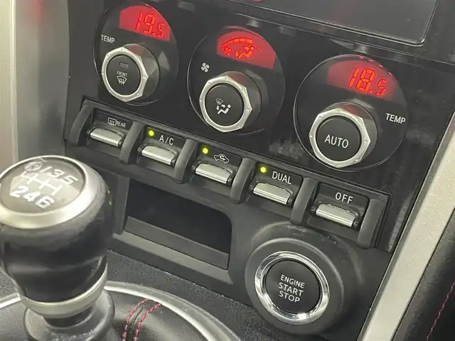 トヨタ ８６ GT 茨城県 2018(平30)年 10.3万km クリスタルホワイトパール 7インチナビ/Bluetooth/フルセグ/CD/DVD/AM/FM/クルコン/ETC/LEDヘッドライト/ロクサーニスポーツAW/フロントフォグランプ/プッシュスタート/スマートキー