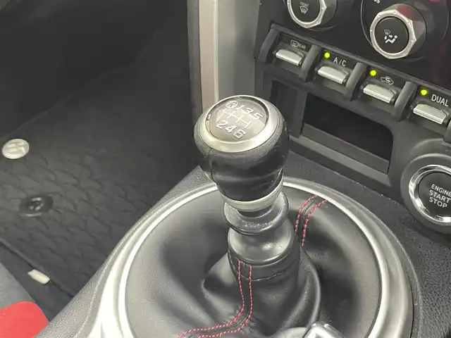 トヨタ ８６ GT 茨城県 2018(平30)年 10.3万km クリスタルホワイトパール 7インチナビ/Bluetooth/フルセグ/CD/DVD/AM/FM/クルコン/ETC/LEDヘッドライト/ロクサーニスポーツAW/フロントフォグランプ/プッシュスタート/スマートキー