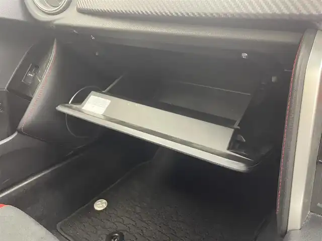 トヨタ ８６ GT 茨城県 2018(平30)年 10.3万km クリスタルホワイトパール 7インチナビ/Bluetooth/フルセグ/CD/DVD/AM/FM/クルコン/ETC/LEDヘッドライト/ロクサーニスポーツAW/フロントフォグランプ/プッシュスタート/スマートキー