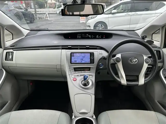 トヨタ プリウス G 東京都 2013(平25)年 6万km ブラック ワンオーナー/純正SDナビ/　フルセグTV/Bluetooth/AM・FM/バックカメラ/ドライブレコーダー/踏み間違い抑制装置/前後コーナーセンサー/クルーズコントロール/ビルトインETC/D席パワーシート/純正15インチＡＷ/純正フロアマット/電動格納ミラー/ステアリングスイッチ/ウインカーミラー/プッシュスタート/保証書/取扱説明書/スペアキー