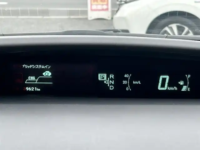 トヨタ プリウス G 東京都 2013(平25)年 6万km ブラック ワンオーナー/純正SDナビ/　フルセグTV/Bluetooth/AM・FM/バックカメラ/ドライブレコーダー/踏み間違い抑制装置/前後コーナーセンサー/クルーズコントロール/ビルトインETC/D席パワーシート/純正15インチＡＷ/純正フロアマット/電動格納ミラー/ステアリングスイッチ/ウインカーミラー/プッシュスタート/保証書/取扱説明書/スペアキー