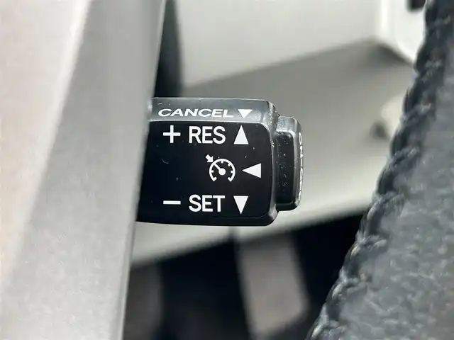 トヨタ プリウス G 東京都 2013(平25)年 6万km ブラック ワンオーナー/純正SDナビ/　フルセグTV/Bluetooth/AM・FM/バックカメラ/ドライブレコーダー/踏み間違い抑制装置/前後コーナーセンサー/クルーズコントロール/ビルトインETC/D席パワーシート/純正15インチＡＷ/純正フロアマット/電動格納ミラー/ステアリングスイッチ/ウインカーミラー/プッシュスタート/保証書/取扱説明書/スペアキー