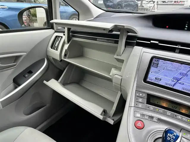 トヨタ プリウス G 東京都 2013(平25)年 6万km ブラック ワンオーナー/純正SDナビ/　フルセグTV/Bluetooth/AM・FM/バックカメラ/ドライブレコーダー/踏み間違い抑制装置/前後コーナーセンサー/クルーズコントロール/ビルトインETC/D席パワーシート/純正15インチＡＷ/純正フロアマット/電動格納ミラー/ステアリングスイッチ/ウインカーミラー/プッシュスタート/保証書/取扱説明書/スペアキー