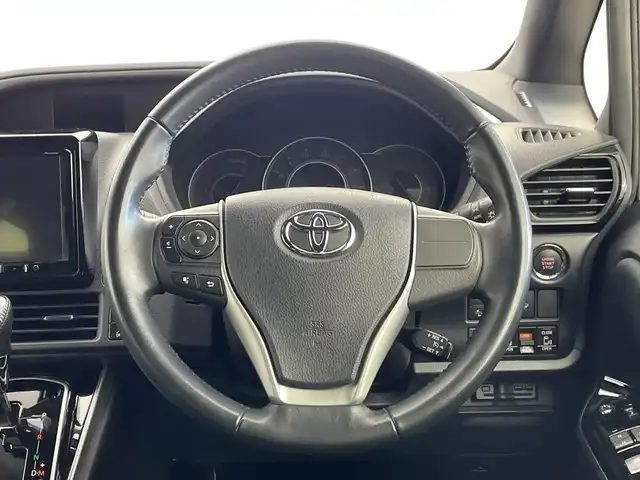 トヨタ ヴォクシー ZS 煌 新潟県 2019(平31)年 7.4万km ホワイトパールクリスタルシャイン 社外ナビ/バックカメラ/Bluetooth/CD/DVD/AUX/革巻きステアリング/HDMI/フルセグTV/ETC/両側パワースライドドア/ウォークスルー/LEDヘッドライト/プッシュスタート/スペアキー