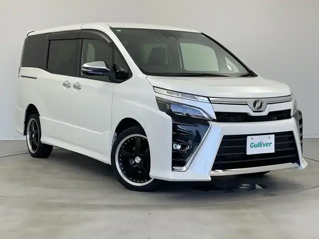 トヨタ ヴォクシー ZS 煌 新潟県 2019(平31)年 7.4万km ホワイトパールクリスタルシャイン 社外ナビ/バックカメラ/Bluetooth/CD/DVD/AUX/革巻きステアリング/HDMI/フルセグTV/ETC/両側パワースライドドア/ウォークスルー/LEDヘッドライト/プッシュスタート/スペアキー