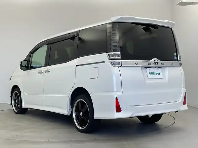 トヨタ ヴォクシー ZS 煌 新潟県 2019(平31)年 7.4万km ホワイトパールクリスタルシャイン 社外ナビ/バックカメラ/Bluetooth/CD/DVD/AUX/革巻きステアリング/HDMI/フルセグTV/ETC/両側パワースライドドア/ウォークスルー/LEDヘッドライト/プッシュスタート/スペアキー