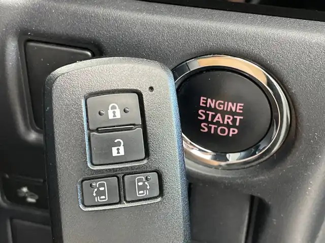 トヨタ ヴォクシー ZS 煌 新潟県 2019(平31)年 7.4万km ホワイトパールクリスタルシャイン 社外ナビ/バックカメラ/Bluetooth/CD/DVD/AUX/革巻きステアリング/HDMI/フルセグTV/ETC/両側パワースライドドア/ウォークスルー/LEDヘッドライト/プッシュスタート/スペアキー