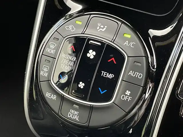 トヨタ ヴォクシー ZS 煌 新潟県 2019(平31)年 7.4万km ホワイトパールクリスタルシャイン 社外ナビ/バックカメラ/Bluetooth/CD/DVD/AUX/革巻きステアリング/HDMI/フルセグTV/ETC/両側パワースライドドア/ウォークスルー/LEDヘッドライト/プッシュスタート/スペアキー
