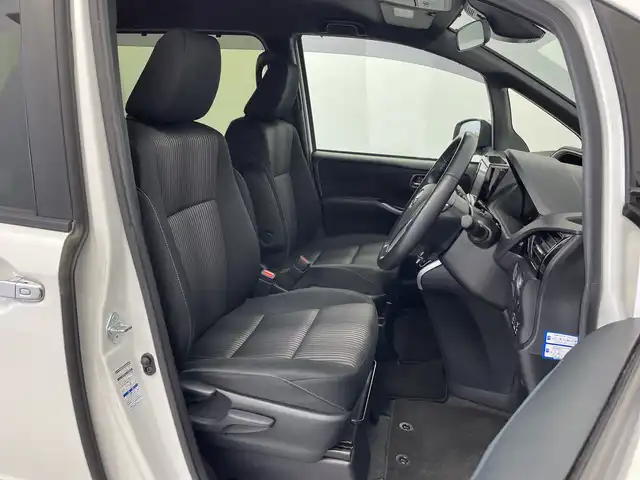 トヨタ ヴォクシー ZS 煌 新潟県 2019(平31)年 7.4万km ホワイトパールクリスタルシャイン 社外ナビ/バックカメラ/Bluetooth/CD/DVD/AUX/革巻きステアリング/HDMI/フルセグTV/ETC/両側パワースライドドア/ウォークスルー/LEDヘッドライト/プッシュスタート/スペアキー