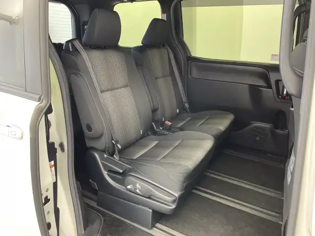 トヨタ ヴォクシー ZS 煌 新潟県 2019(平31)年 7.4万km ホワイトパールクリスタルシャイン 社外ナビ/バックカメラ/Bluetooth/CD/DVD/AUX/革巻きステアリング/HDMI/フルセグTV/ETC/両側パワースライドドア/ウォークスルー/LEDヘッドライト/プッシュスタート/スペアキー