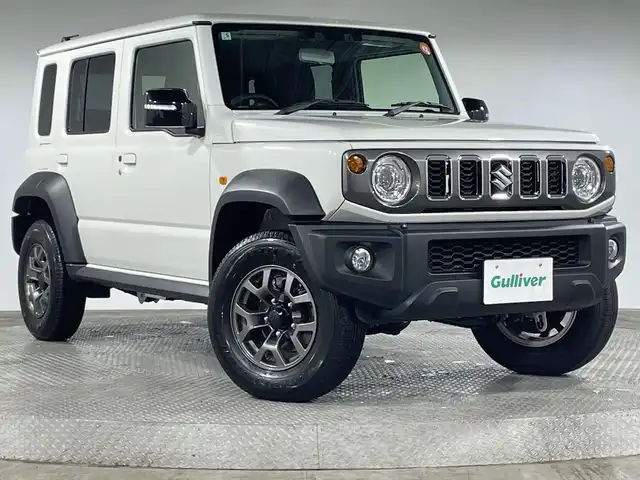 スズキ ジムニー ノマド FC 神奈川県 2025(令7)年 0.1万km アークティックホワイトパール スズキセーフティサポート/シートヒーター(D/N)/ETC/革巻きステアリング/ステアリングスイッチ/Autoライト/アダプティブクルーズコントロール/アイドリングストップ機能/ヘッドライトレベライザー/コーナーセンサー/ヘッドライトウォッシャー/ミラーヒーター/LEDヘッドライト/フォグランプ/背面タイヤ/電動格納ミラー/ウィンカーミラー/純正フロアマット/純正15インチアルミホイール