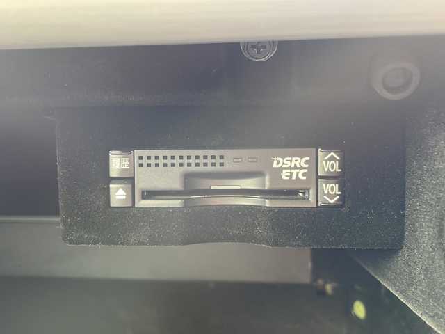 レクサス ＬＳ 600h Fスポーツ 岩手県 2012(平24)年 3.4万km ブラック マークレビンソンサウンドシステム　サンルーフ　ナビ　バックＣ　後席モニター　フルセグ　ＥＴＣＤＳＲＣ　メモリ付電動本革シート　エアシートヒーター　リアサンシェード　電動トランク　ステアヒーター　ＢＳＭ