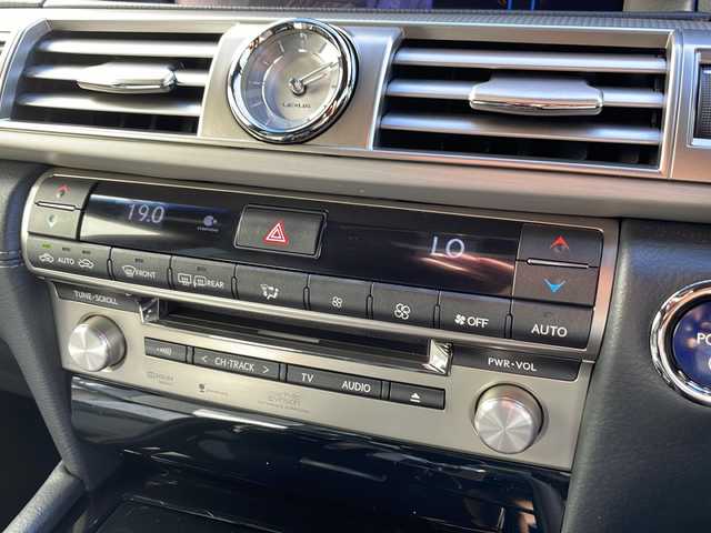 レクサス ＬＳ 600h Fスポーツ 岩手県 2012(平24)年 3.4万km ブラック マークレビンソンサウンドシステム　サンルーフ　ナビ　バックＣ　後席モニター　フルセグ　ＥＴＣＤＳＲＣ　メモリ付電動本革シート　エアシートヒーター　リアサンシェード　電動トランク　ステアヒーター　ＢＳＭ