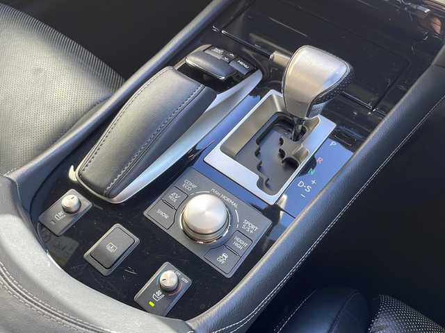 レクサス ＬＳ 600h Fスポーツ 岩手県 2012(平24)年 3.4万km ブラック マークレビンソンサウンドシステム　サンルーフ　ナビ　バックＣ　後席モニター　フルセグ　ＥＴＣＤＳＲＣ　メモリ付電動本革シート　エアシートヒーター　リアサンシェード　電動トランク　ステアヒーター　ＢＳＭ