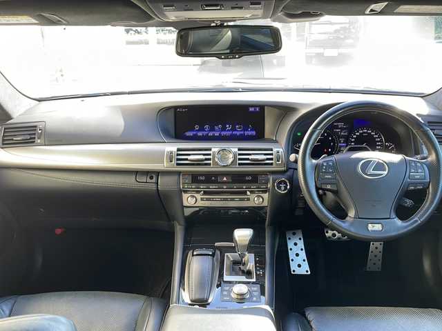 レクサス ＬＳ 600h Fスポーツ 岩手県 2012(平24)年 3.4万km ブラック マークレビンソンサウンドシステム　サンルーフ　ナビ　バックＣ　後席モニター　フルセグ　ＥＴＣＤＳＲＣ　メモリ付電動本革シート　エアシートヒーター　リアサンシェード　電動トランク　ステアヒーター　ＢＳＭ