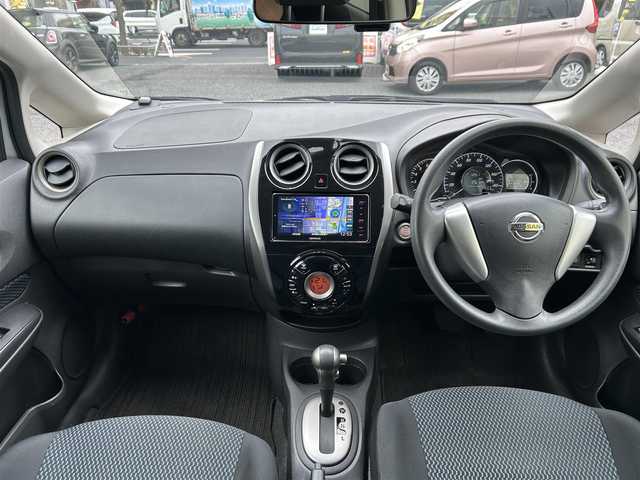 日産 ノート X DIG－S Vセレ +セーフ 東京都 2014(平26)年 14.1万km ブリリアントシルバー ワンオーナー/社外メモリナビ(MDV-M807HDM)/AM/FM/CD/DVD/Bluetooth/SMART USEN/iPod/USB/フルセグTV/ETC/エマージェンシーブレーキ/レーンキープアシスト/社外ドライブレコーダー/アイドリングストップ/ヘッドライトへレベライザー/純正フロアマット/プッシュスタート/ドアバイザー/取扱説明書/保証書