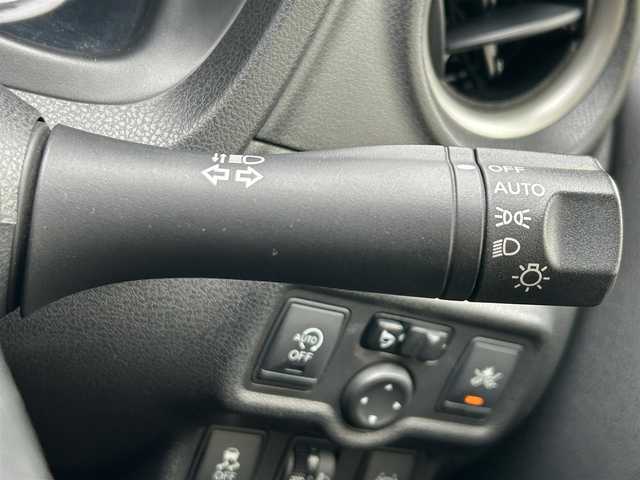 日産 ノート X DIG－S Vセレ +セーフ 東京都 2014(平26)年 14.1万km ブリリアントシルバー ワンオーナー/社外メモリナビ(MDV-M807HDM)/AM/FM/CD/DVD/Bluetooth/SMART USEN/iPod/USB/フルセグTV/ETC/エマージェンシーブレーキ/レーンキープアシスト/社外ドライブレコーダー/アイドリングストップ/ヘッドライトへレベライザー/純正フロアマット/プッシュスタート/ドアバイザー/取扱説明書/保証書