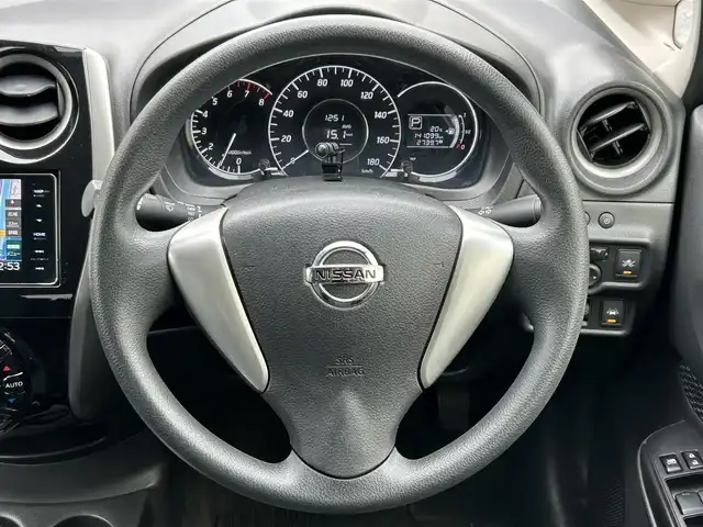 日産 ノート X DIG－S Vセレ +セーフ 東京都 2014(平26)年 14.1万km ブリリアントシルバー ワンオーナー/社外メモリナビ(MDV-M807HDM)/AM/FM/CD/DVD/Bluetooth/SMART USEN/iPod/USB/フルセグTV/ETC/エマージェンシーブレーキ/レーンキープアシスト/社外ドライブレコーダー/アイドリングストップ/ヘッドライトへレベライザー/純正フロアマット/プッシュスタート/ドアバイザー/取扱説明書/保証書