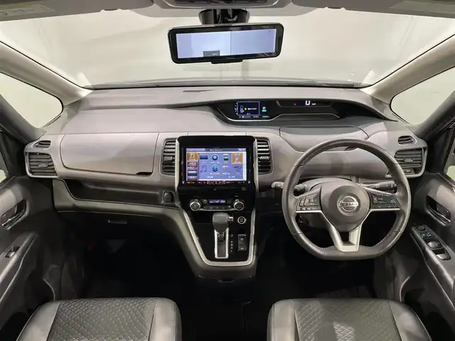 日産 セレナ ハイウェイスター V 愛知県 2021(令3)年 2.6万km インペリアルアンバーP アルパイン９インチナビ/アラウンドビューモニター/プロパイロット/アルパインフリップダウンモニター/両側パワースライドドア/衝突軽減ブレーキ/車線逸脱警報/ブラインドスポットモニター/クリアランスソナー/電動パーキングブレーキ/ブレーキホールド/防水シート/ビルトインＥＴＣ/デジタルインナーミラー/アクセサリーソケット/アイドリングストップ/ISOFIX/LEDヘッドライト/純正16インチアルミホイール