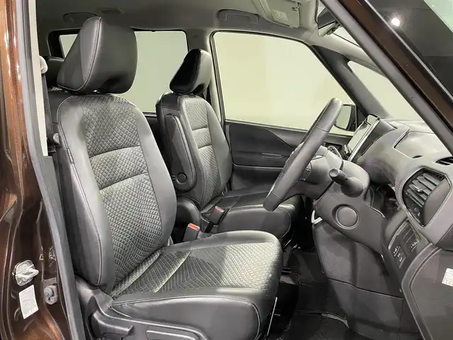日産 セレナ ハイウェイスター V 愛知県 2021(令3)年 2.6万km インペリアルアンバーP アルパイン９インチナビ/アラウンドビューモニター/プロパイロット/アルパインフリップダウンモニター/両側パワースライドドア/衝突軽減ブレーキ/車線逸脱警報/ブラインドスポットモニター/クリアランスソナー/電動パーキングブレーキ/ブレーキホールド/防水シート/ビルトインＥＴＣ/デジタルインナーミラー/アクセサリーソケット/アイドリングストップ/ISOFIX/LEDヘッドライト/純正16インチアルミホイール