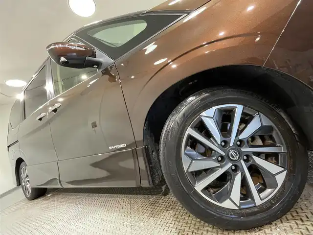 日産 セレナ ハイウェイスター V 愛知県 2021(令3)年 2.6万km インペリアルアンバーP アルパイン９インチナビ/アラウンドビューモニター/プロパイロット/アルパインフリップダウンモニター/両側パワースライドドア/衝突軽減ブレーキ/車線逸脱警報/ブラインドスポットモニター/クリアランスソナー/電動パーキングブレーキ/ブレーキホールド/防水シート/ビルトインＥＴＣ/デジタルインナーミラー/アクセサリーソケット/アイドリングストップ/ISOFIX/LEDヘッドライト/純正16インチアルミホイール