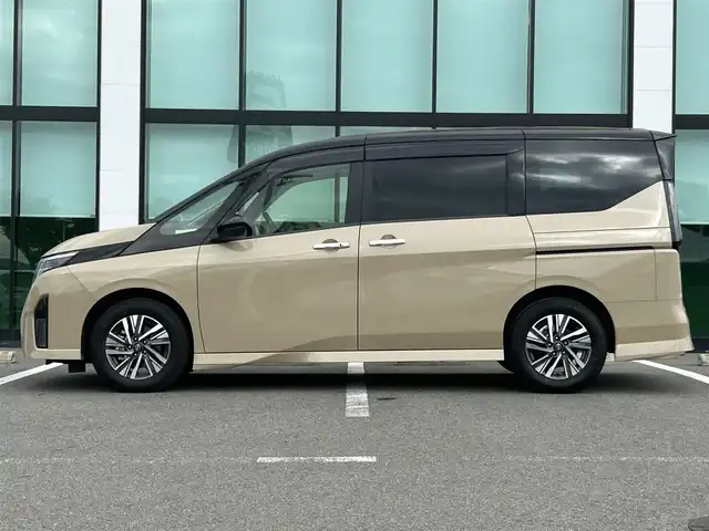 日産 セレナ ハイウェイスター V 和歌山県 2022(令4)年 1.5万km 茶 純正ナビ/フルセグTV/アラウンドビューモニター/TVキャンセラー/デジタルインナーミラー/エマージェンシーブレーキ/プロパイロット/コーナーセンサー/置くだけ充電/シートヒーター/純正ビルトインETC2.0/前後ドライブレコーダー/LEDヘッドライト/オートライト