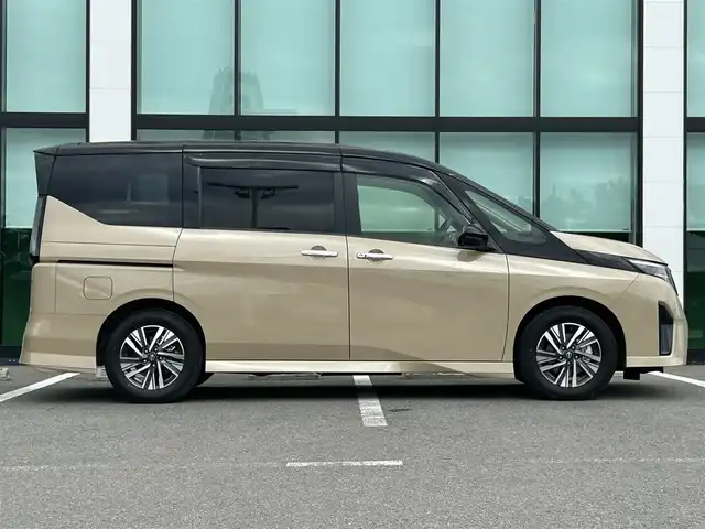 日産 セレナ ハイウェイスター V 和歌山県 2022(令4)年 1.5万km 茶 純正ナビ/フルセグTV/アラウンドビューモニター/TVキャンセラー/デジタルインナーミラー/エマージェンシーブレーキ/プロパイロット/コーナーセンサー/置くだけ充電/シートヒーター/純正ビルトインETC2.0/前後ドライブレコーダー/LEDヘッドライト/オートライト