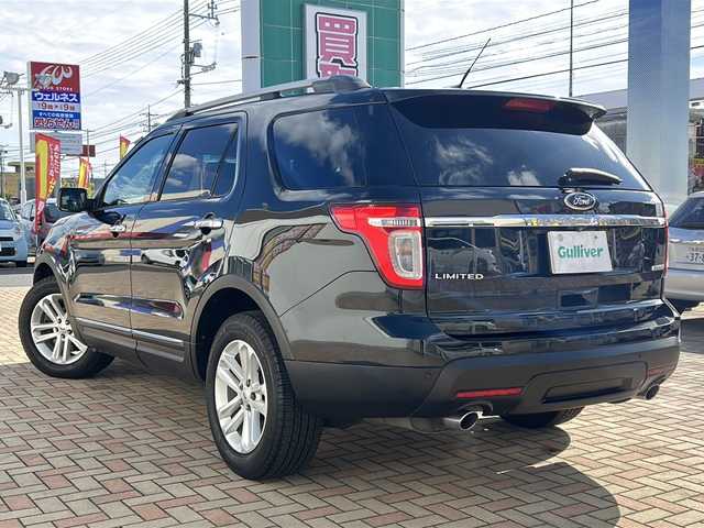 フォード エクスプローラー LTD エコブースト 鳥取県 2015(平27)年 5.1万km タキシード ブラック ディーラー車/左ハンドル/７人乗り/純正キーレス/サンルーフ/ブラックレザーシート/ＳＯＮＹサウンドシステム/ディスプレイオーディオ/社外ＨＤＤナビげーしょん/Bluetooth・DVD再生/バックカメラ・サイドフロントカメラ/ブラインドスポットモニタリング/バックソナー/トレーラースウェイ/トラクションコントロール/クルーズコントロール/パワーテールゲート/前席パワーシート（D席メモリ）/前席エアーシート（ヒーター）/ハンドルヒーター/３ゾーンエアコン/３列目電動格納シート/オートライト/ETCユニット/保証書・取説/記録簿R6/9R5/10R4/9R3/11R2/10/R1/10H30/9H29/9H28/3