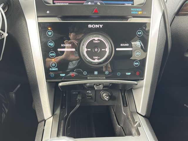 フォード エクスプローラー LTD エコブースト 鳥取県 2015(平27)年 5.1万km タキシード ブラック ディーラー車/左ハンドル/７人乗り/純正キーレス/サンルーフ/ブラックレザーシート/ＳＯＮＹサウンドシステム/ディスプレイオーディオ/社外ＨＤＤナビげーしょん/Bluetooth・DVD再生/バックカメラ・サイドフロントカメラ/ブラインドスポットモニタリング/バックソナー/トレーラースウェイ/トラクションコントロール/クルーズコントロール/パワーテールゲート/前席パワーシート（D席メモリ）/前席エアーシート（ヒーター）/ハンドルヒーター/３ゾーンエアコン/３列目電動格納シート/オートライト/ETCユニット/保証書・取説/記録簿R6/9R5/10R4/9R3/11R2/10/R1/10H30/9H29/9H28/3