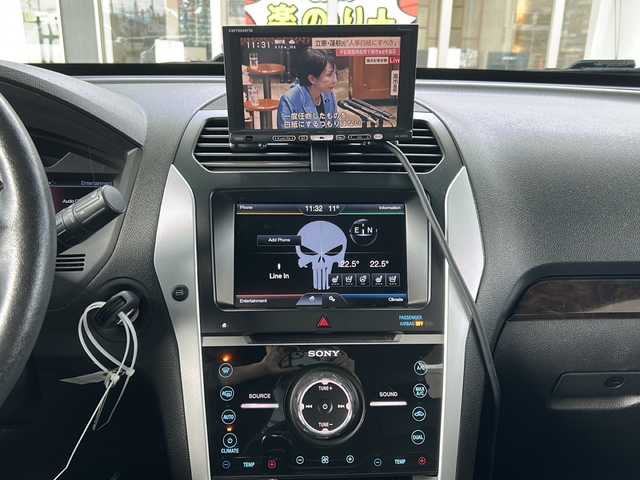 フォード エクスプローラー LTD エコブースト 鳥取県 2015(平27)年 5.1万km タキシード ブラック ディーラー車/左ハンドル/７人乗り/純正キーレス/サンルーフ/ブラックレザーシート/ＳＯＮＹサウンドシステム/ディスプレイオーディオ/社外ＨＤＤナビげーしょん/Bluetooth・DVD再生/バックカメラ・サイドフロントカメラ/ブラインドスポットモニタリング/バックソナー/トレーラースウェイ/トラクションコントロール/クルーズコントロール/パワーテールゲート/前席パワーシート（D席メモリ）/前席エアーシート（ヒーター）/ハンドルヒーター/３ゾーンエアコン/３列目電動格納シート/オートライト/ETCユニット/保証書・取説/記録簿R6/9R5/10R4/9R3/11R2/10/R1/10H30/9H29/9H28/3