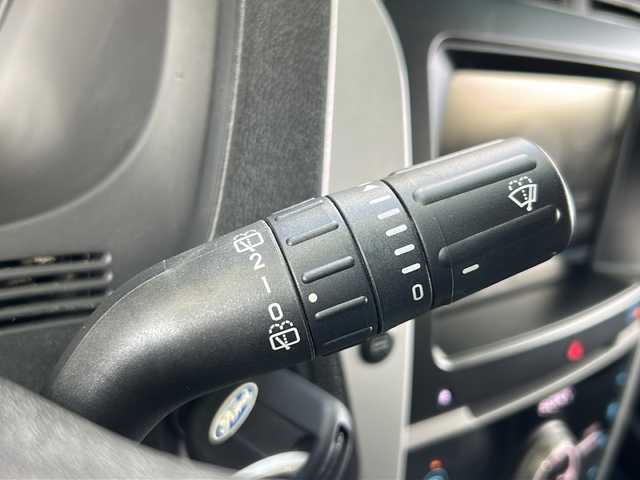 フォード エクスプローラー LTD エコブースト 鳥取県 2015(平27)年 5.1万km タキシード ブラック ディーラー車/左ハンドル/７人乗り/純正キーレス/サンルーフ/ブラックレザーシート/ＳＯＮＹサウンドシステム/ディスプレイオーディオ/社外ＨＤＤナビげーしょん/Bluetooth・DVD再生/バックカメラ・サイドフロントカメラ/ブラインドスポットモニタリング/バックソナー/トレーラースウェイ/トラクションコントロール/クルーズコントロール/パワーテールゲート/前席パワーシート（D席メモリ）/前席エアーシート（ヒーター）/ハンドルヒーター/３ゾーンエアコン/３列目電動格納シート/オートライト/ETCユニット/保証書・取説/記録簿R6/9R5/10R4/9R3/11R2/10/R1/10H30/9H29/9H28/3